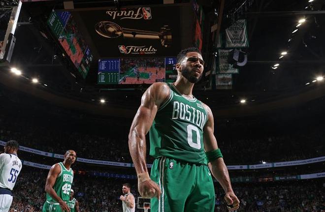 停在离旗杆 停在离旗杆